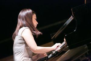 Miho Nishimura podczas koncertu w Sali Filharmonii NFM 19.08.2017. Fot. Andrzej Solnica.